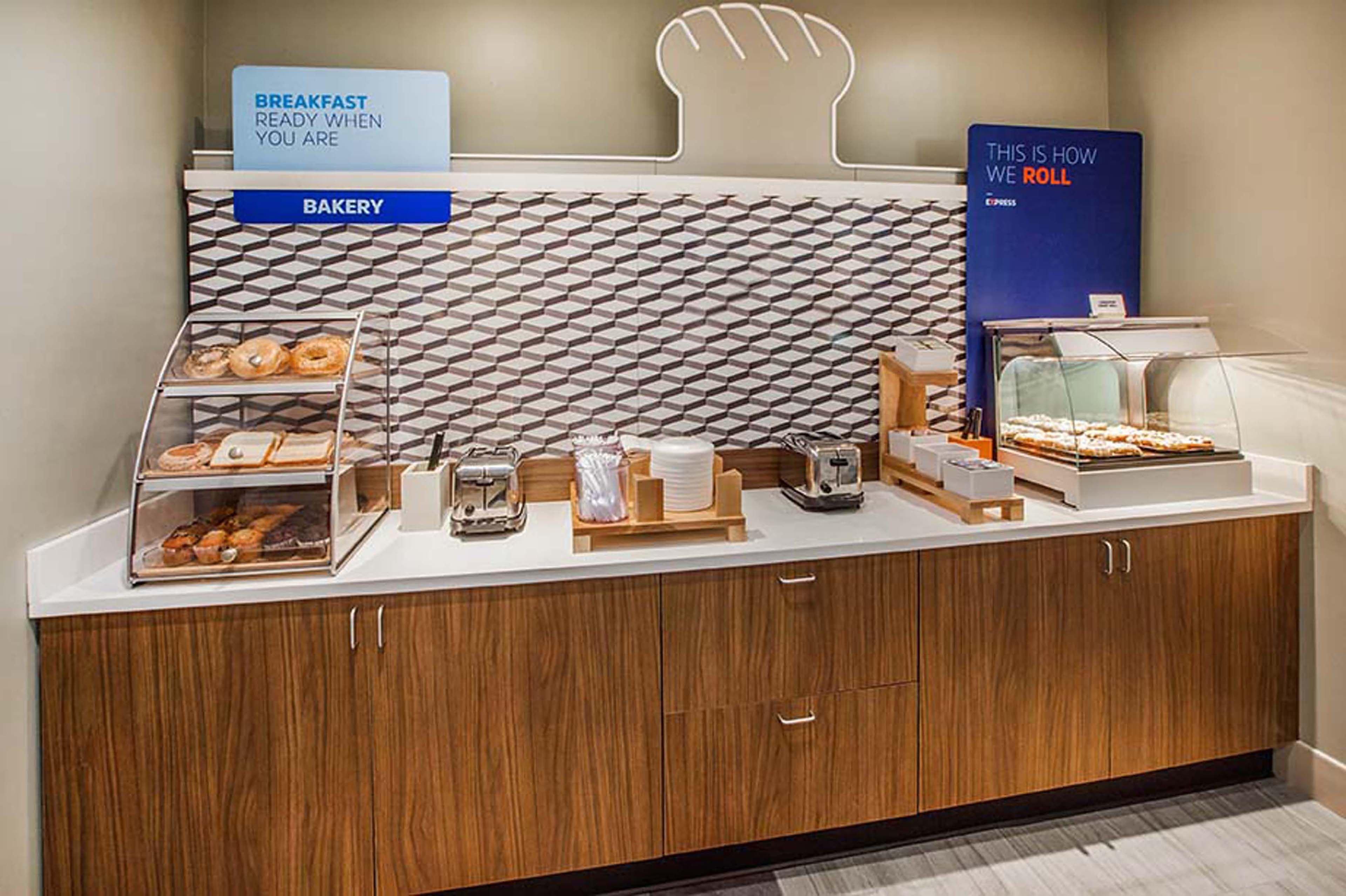 Holiday Inn Express Tallahassee By Ihg Bagian luar foto