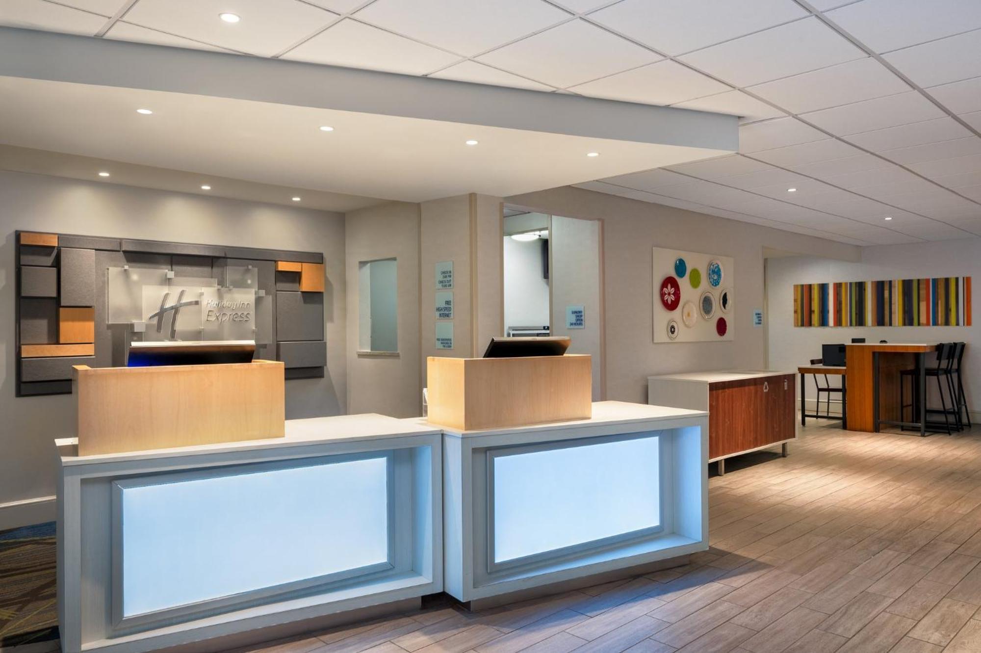Holiday Inn Express Tallahassee By Ihg Bagian luar foto